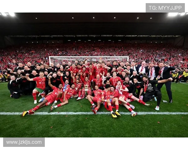 英超2425赛季官方故事画报中的经典瞬间：回顾最难忘的赛场风云